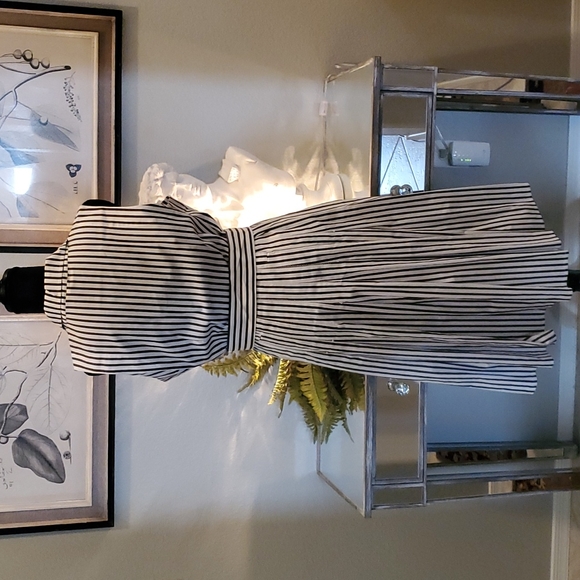 Classic sleeveless dress, very flattering.  100% cotton - Picture 3 of 8